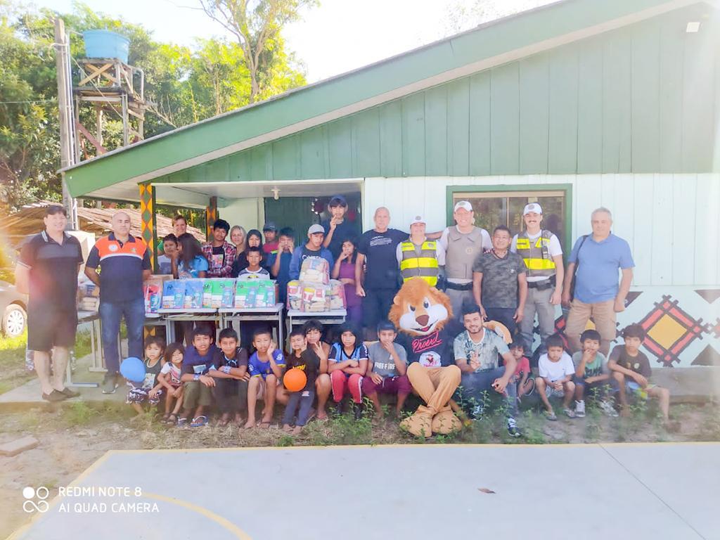 PROERD ENTREGA 75 KITS DE MATERIAL ESCOLAR 
ÀS CRIANÇAS INDÍGENAS DE TORRES