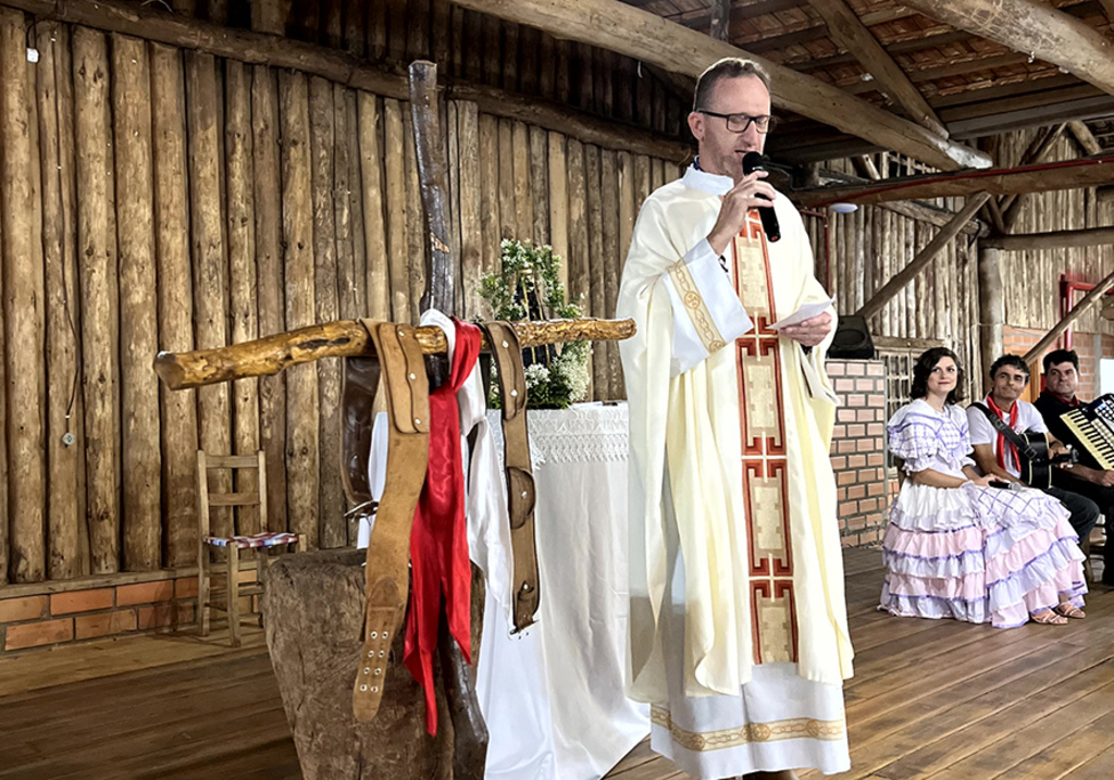  - Padre José comandou a celebração