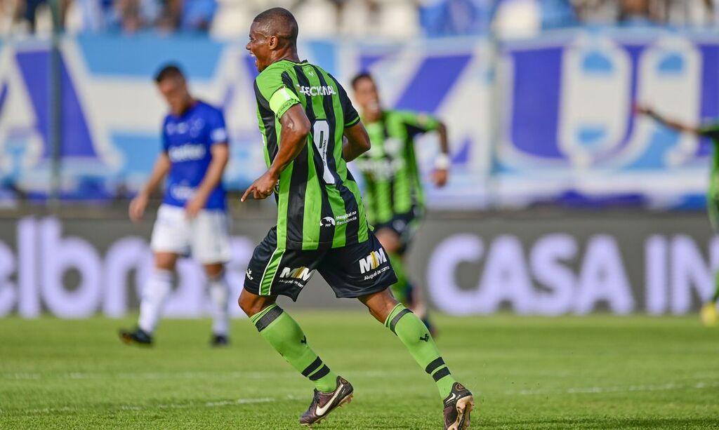 América-MG vence Cruzeiro e fica muito perto da final do Mineiro