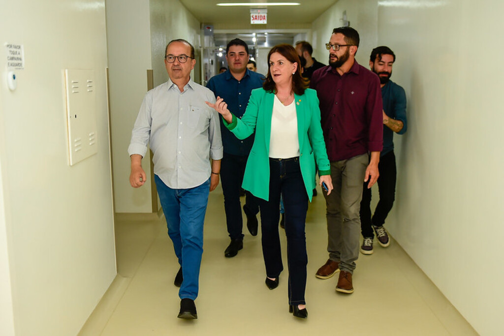 Durante agenda na Serra, governador visita Hospital de Caridade Coração de Jesus