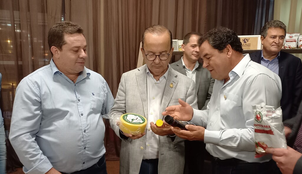 Durante Festival Vindima o governador conheceu e provou produtos com IG