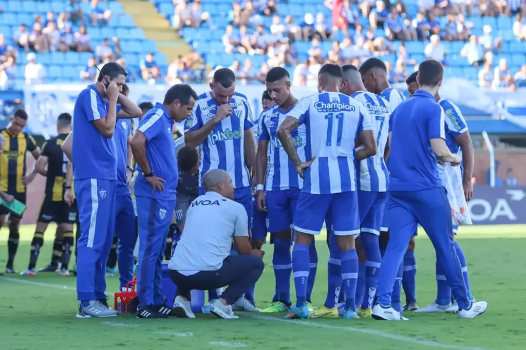  - Bola parada defensiva volta a atormentar, e Avaí amplia número de gols sofridos na temporada — Foto: Fabiano Rateke/Avaí FC