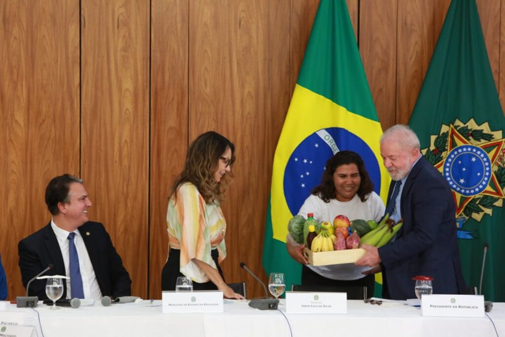 Luis Fortes - O reajuste foi anunciado pelo Presidente da República, Luiz Inácio Lula da Silva, em solenidade no Palácio do Planalto, na tarde desta sexta-feira, 10 de março.