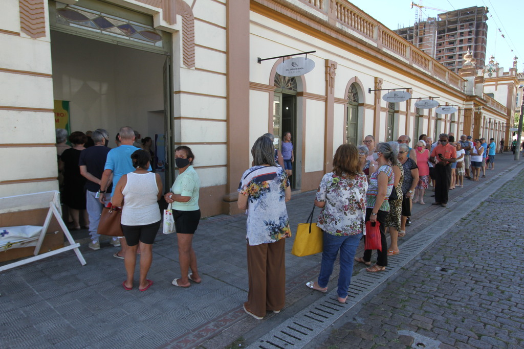 Foto: Carlos Queiroz - DP - Outras vacinas também estão sendo realizadas na banca do Mercado Central