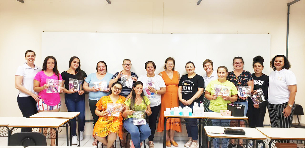 ABAG OFERECE CURSO DE MANICURE E PEDICURE EM PARCERIA COM A SECRETARIA DE ASSISTÊNCIA SOCIAL E UNOESC DE CAPINZAL