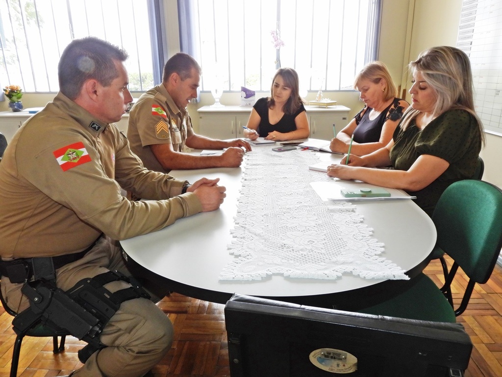 Secretaria da Educação de Lages reafirma parceria com o programa Proerd, da Polícia Militar