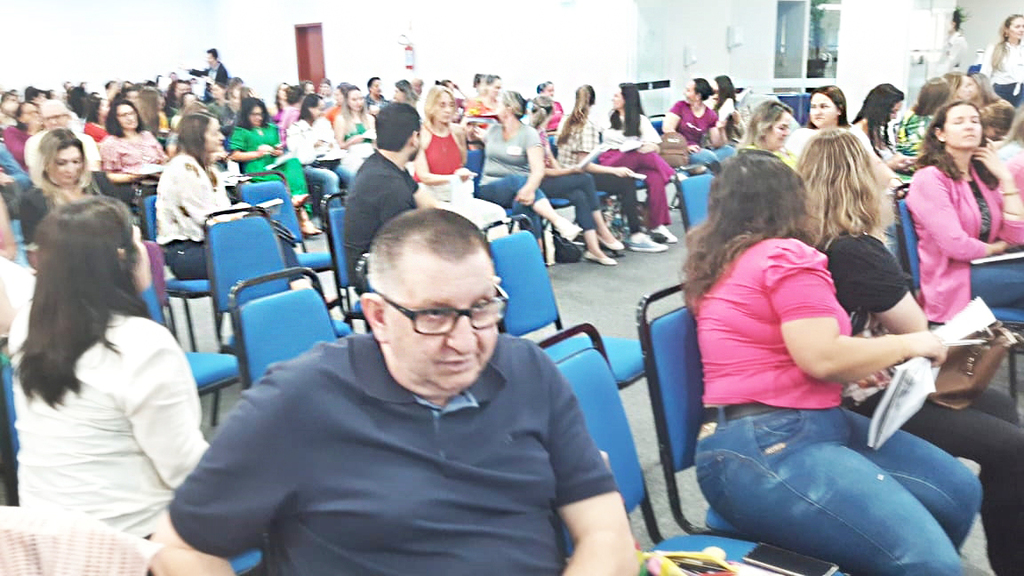 GESTORES EDUCACIONAIS PARTICIPAM DE SEMINÁRIO DE EDUCAÇÃO NO OESTE CATARINENSE