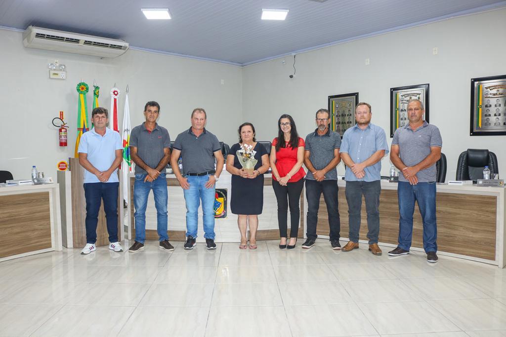 VEREADORA MARIA DE FÁTIMA ASSUME CADEIRA 
NA CÂMARA DE VEREADORES DE PRAIA GRANDE