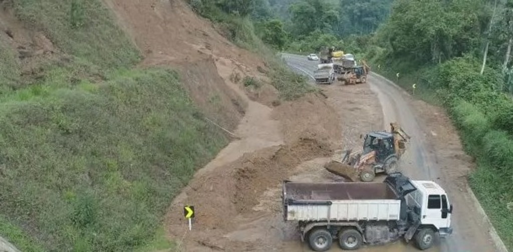  - Trecho da BR-280 em Corupá registrou 18 deslizamentos desde novembro – Foto: Marcelo Thomazelli