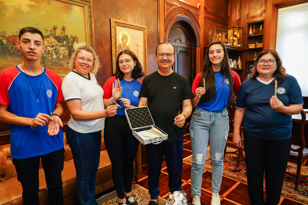 Governador conhece projeto de escola catarinense que irá participar de disputa nacional de inovação