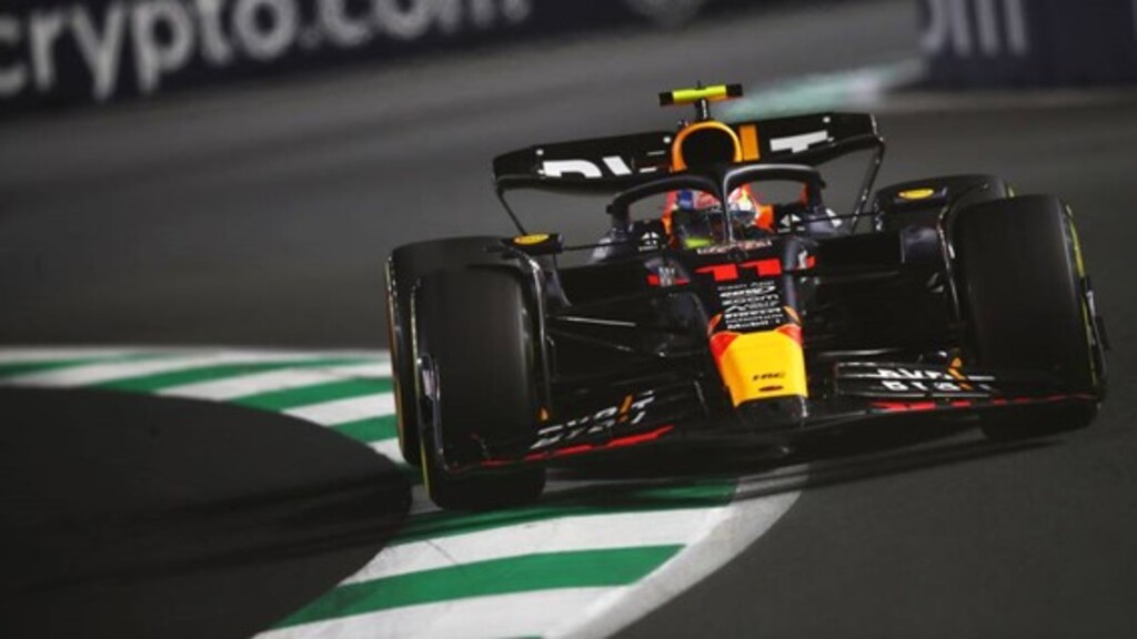 Joe Portlock - Sergio Pérez guia o RB19 no GP da Arábia Saudita, segunda etapa da F1 2023.