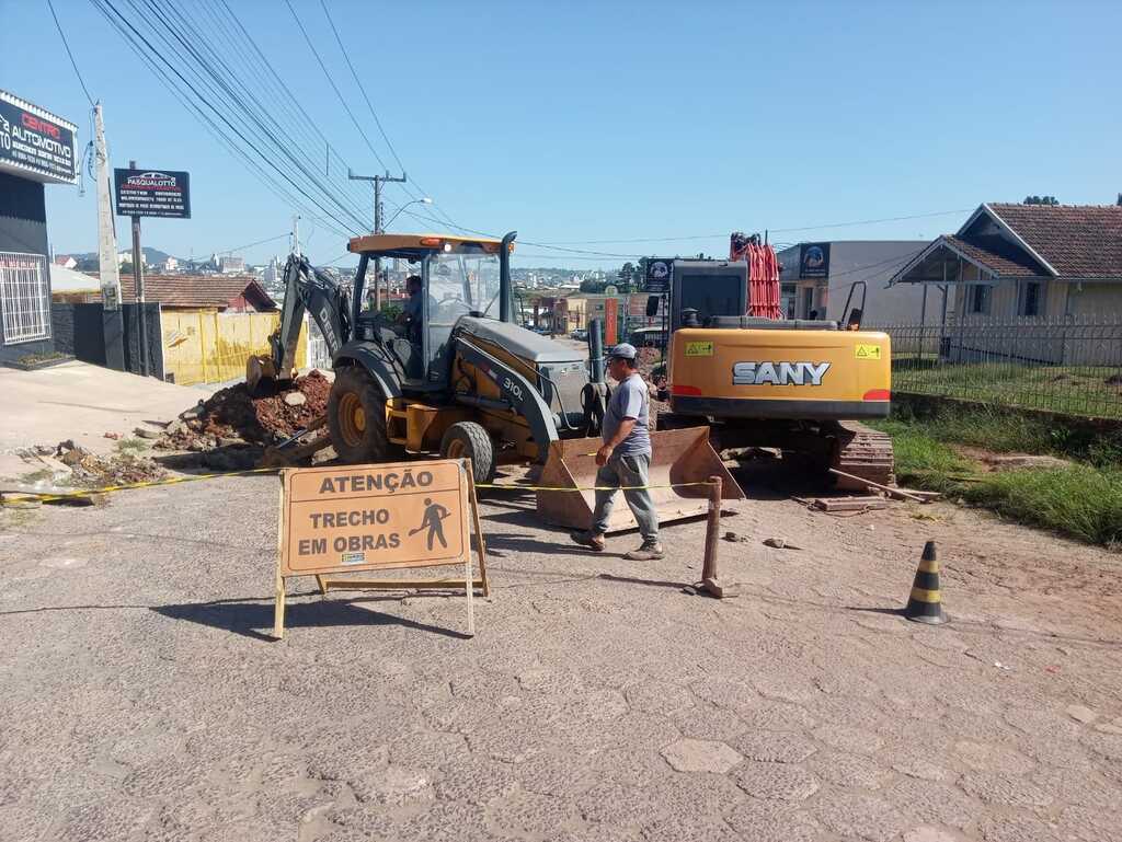 Avenida que corta os bairros Penha e São Miguel está sendo reurbanizada