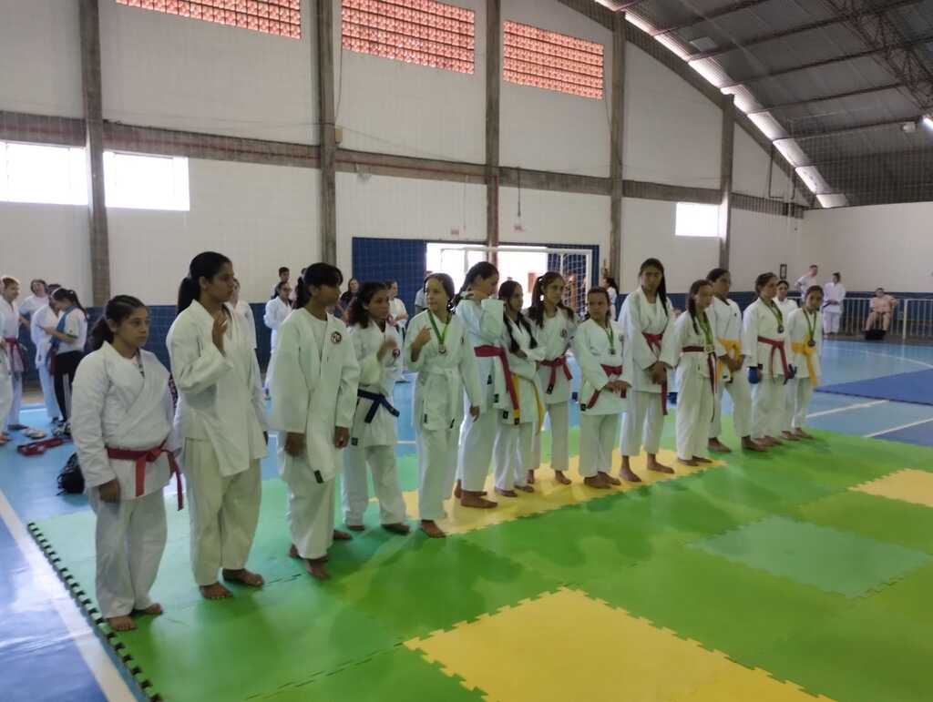 ALUNOS DA ESCOLA DE KARATÊ DA DIRETORIA DE ESPORTES PARTICIPARAM DA 1ª ETAPA ESTADUAL