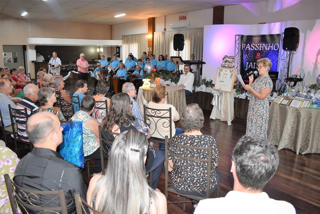 GRUPO DA 3ª IDADE ANOS DOURADOS DO BAIRRO RODEIO 32 COMPLETOU 25 ANOS DE ATIVIDADES