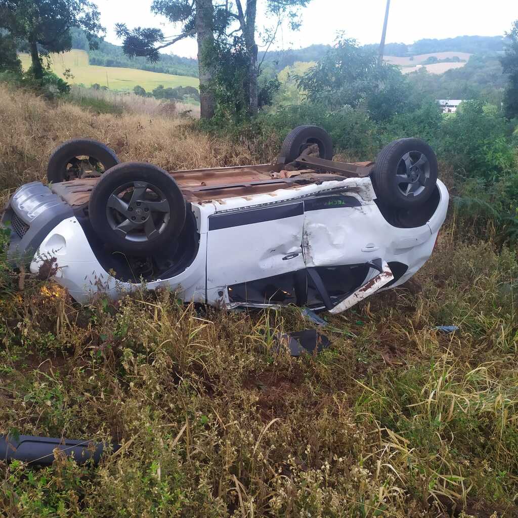 Duas pessoas ficam feridas em acidente na PR-158