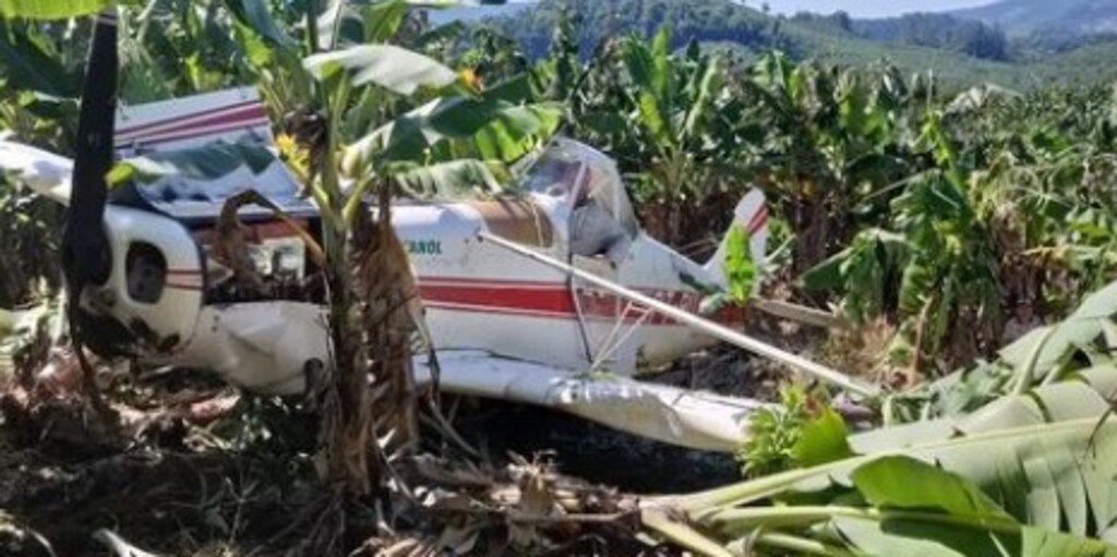 Avião agrícola cai enquanto sobrevoava bananal em Corupá