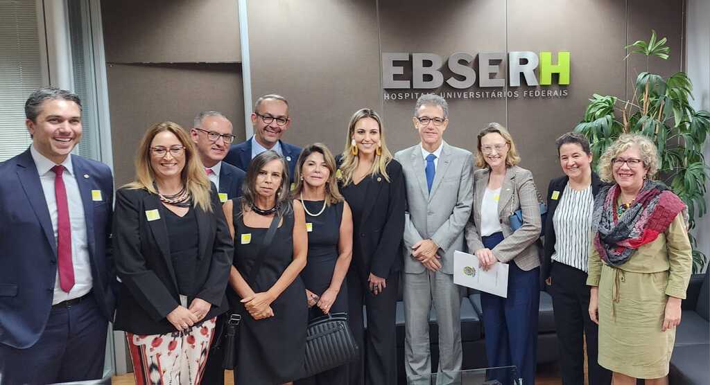 Reunião na Ebserh discute situação do HE