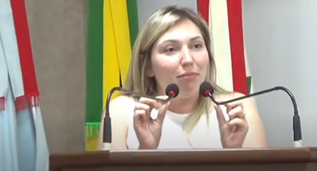 Em sessão na câmara, Prefeita Juliana Maciel anuncia a operação tapa buraco para reparos nas estradas