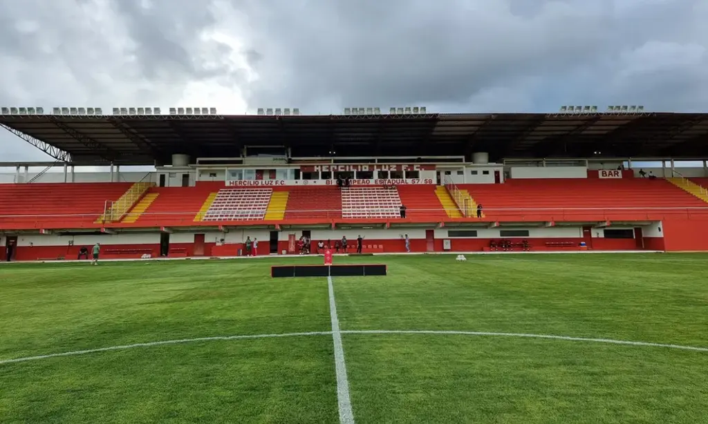  - Estádio Aníbal Torres Costa vai receber Hercílio Luz x Figueirense — Foto: Tiago Meneghini/ACF