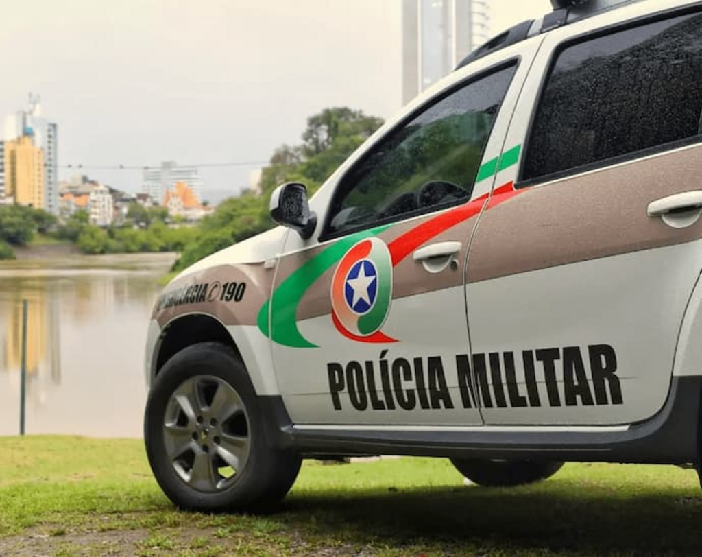 Homem é preso preventivamente pelo crime de roubo triplamente qualificado em Garopaba