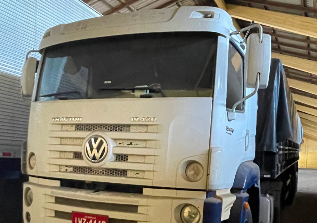 Foto: Divulgação - Cavalo mecânico e semi-reboque, do lote 25,  têm lance mínimo de R$ 60 mil e estão no depósito da RFB em Pelotas