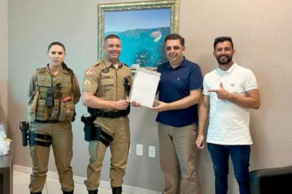 CEPRAG FAZ DOAÇÃO DE CÂMERA DE CERCAMENTO À PM DE PASSO DE TORRES