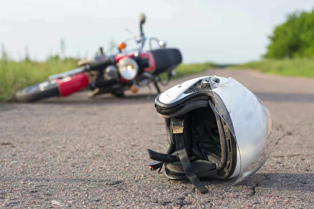 Jovem sofre queda de motocicleta na Divinéia