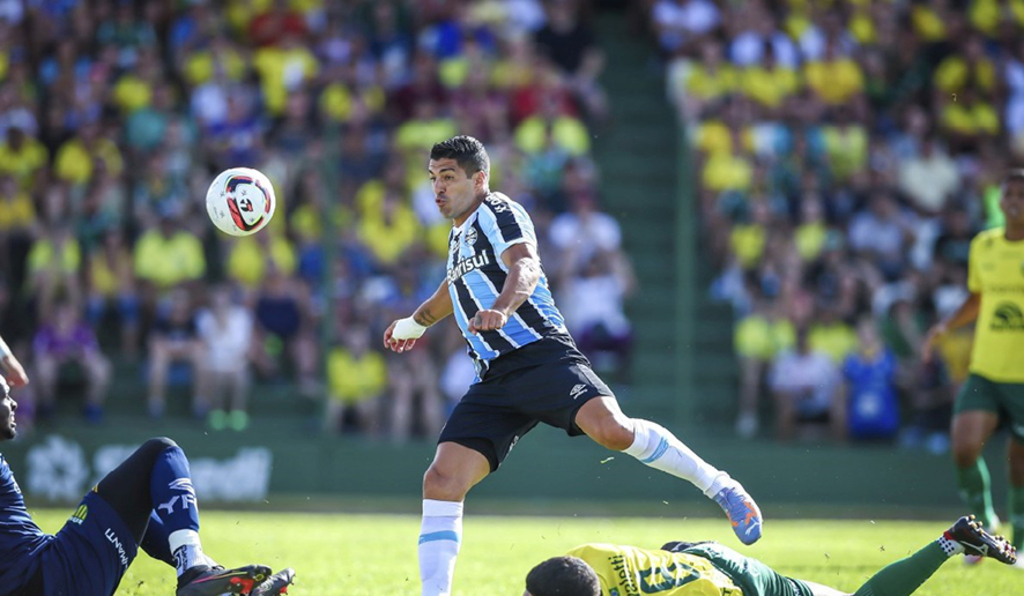  - Suárez marcou o gol do Grêmio no jogo de ida