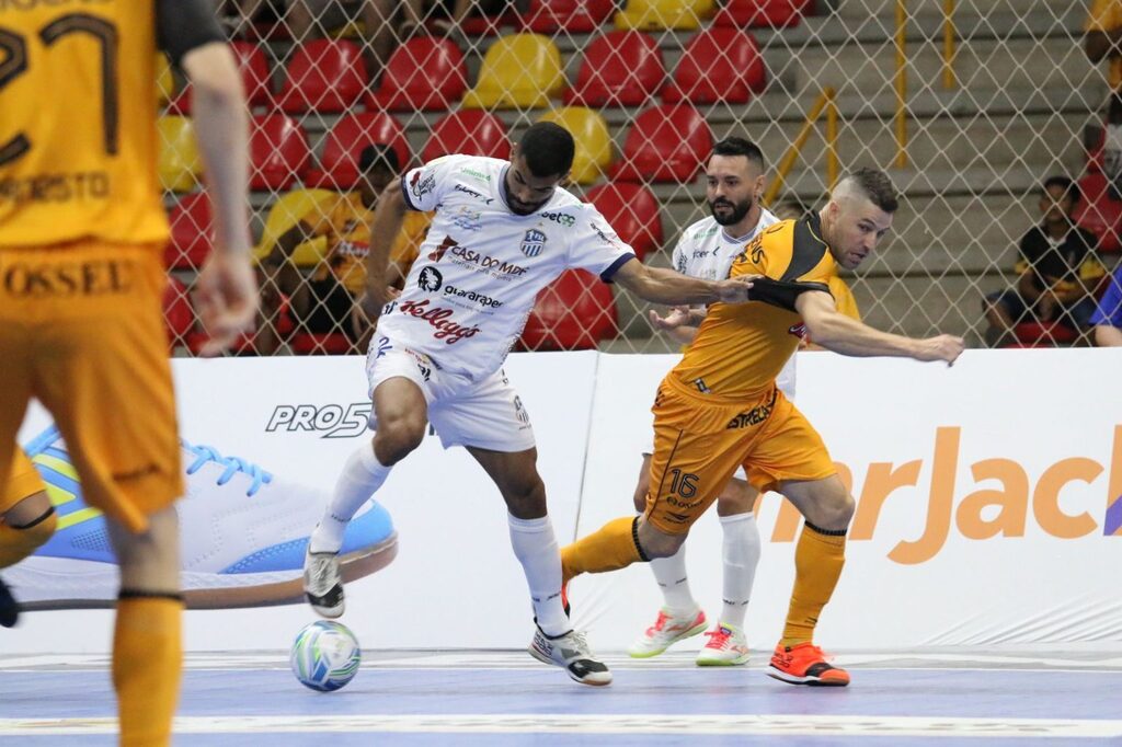 Futsal SL joga em alto nível, mas Magnus segura a vitória