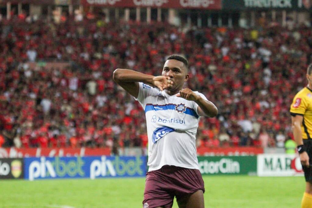 Foto: Vitor Soccol - Caxias - Eron marcou o gol de empate do Grená