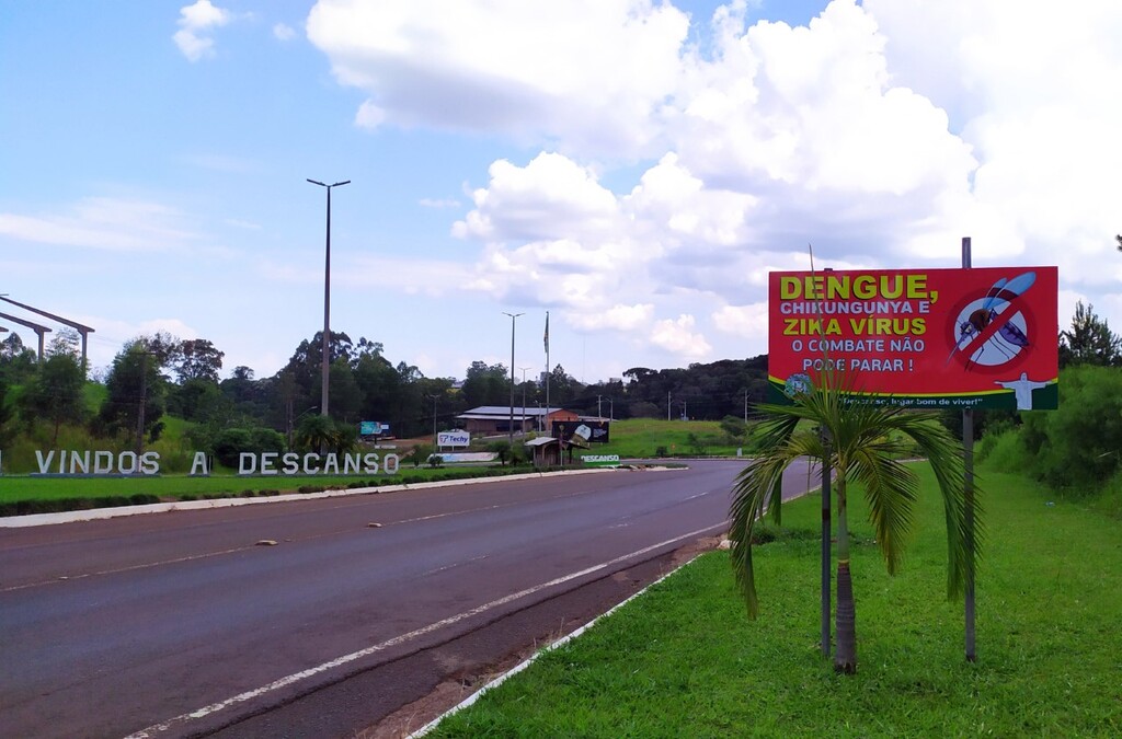 Placas de alerta contra a dengue são instaladas em Descanso