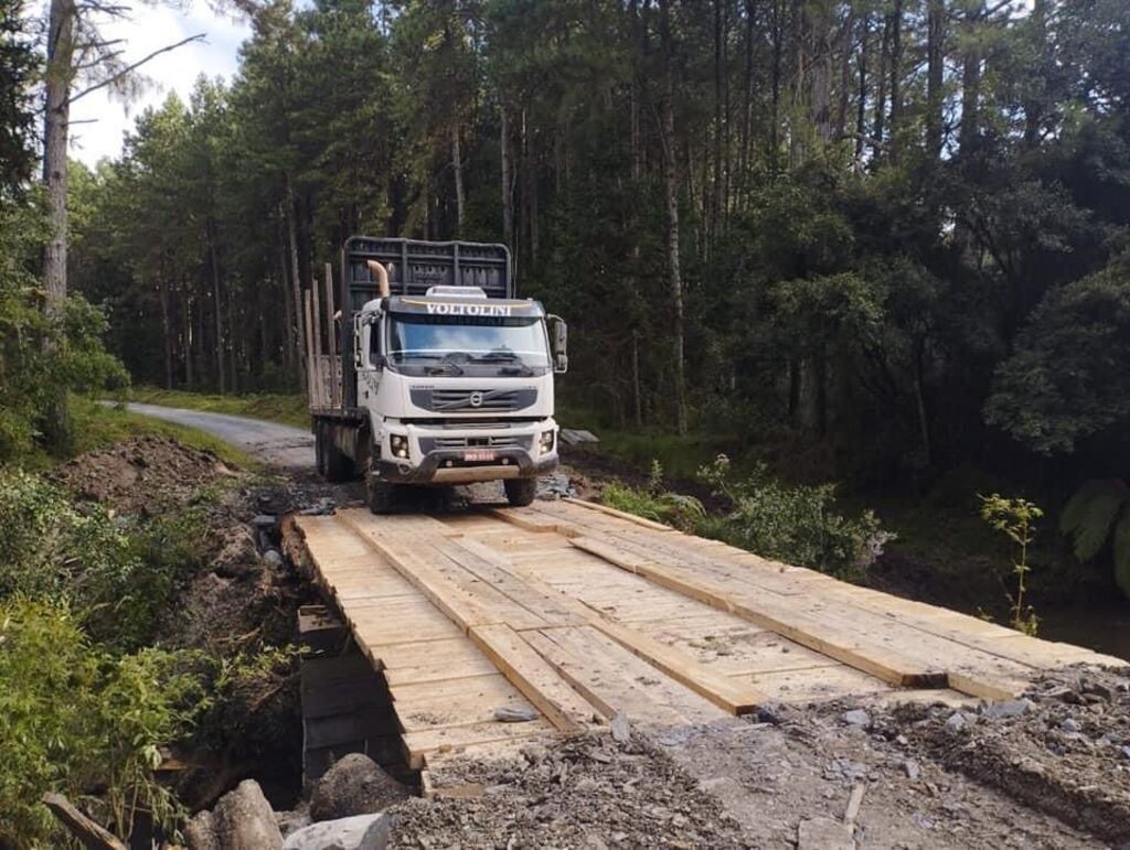 Administração Municipal constrói nova ponte na localidade de Casa Vermelha