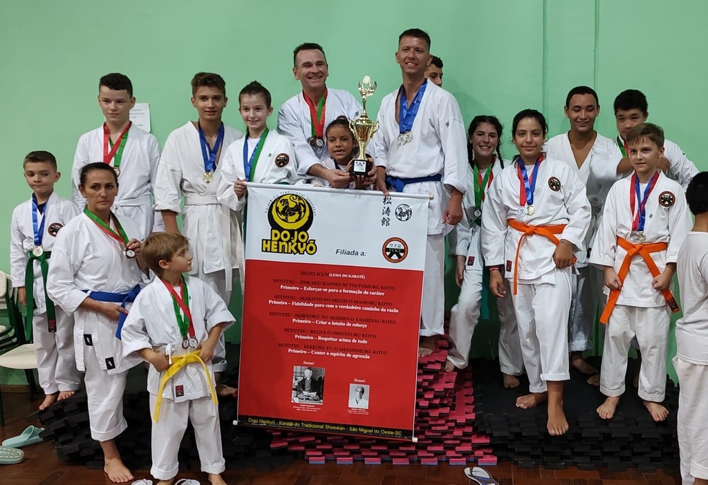 Curso de Educação Física participa do 2º Campeonato Oestino de Karatê-do Tradicional