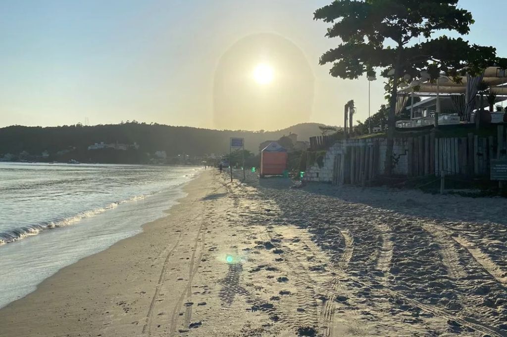 Alargamento da Praia de Jurerê tem edital suspenso após decisão do TCE