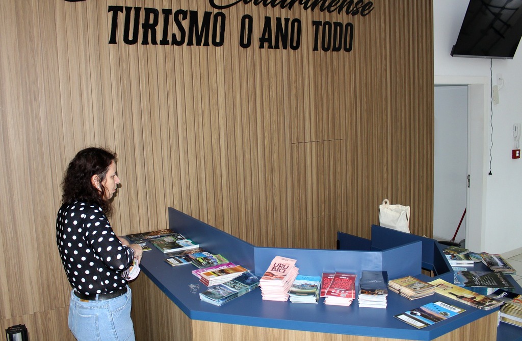 Balcão de autosserviço em funcionamento no Aeroporto