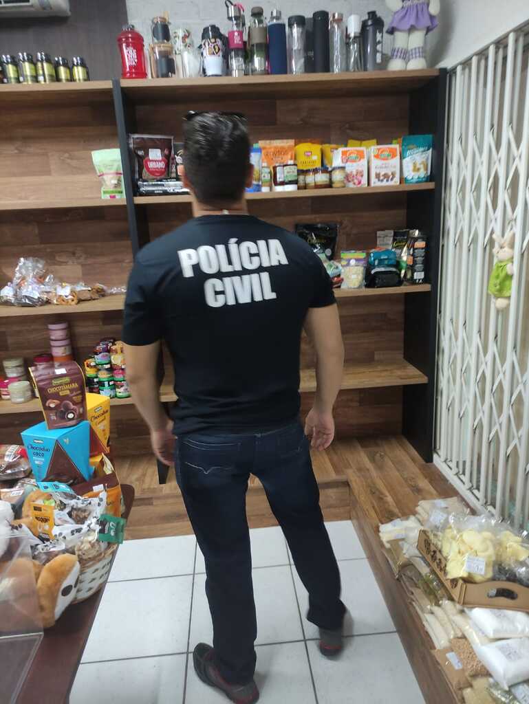 AÇÃO CONJUNTA DA POLÍCIA CIVIL DA COMARCA DE ASCURRA E DA VIGILÂNCIA SANITÁRIA PRENDE MULHER EM FLAGRANTE POR COMERCIALIZAR PRODUTOS IMPRÓPRIOS AO CONSUMO HUMANO