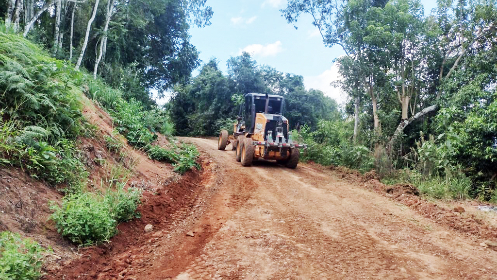 OBRAS AVANÇA EM CRONOGRAMA DE MELHORIAS E GARANTE MANUTENÇÃO DE ESTRADAS EM LAGEADO MARIANO