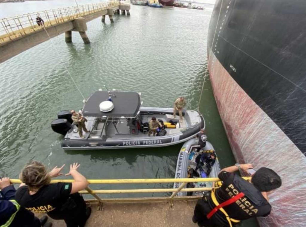 Polícia Federal apreende cocaína escondida em casco de navio no Porto de Rio Grande