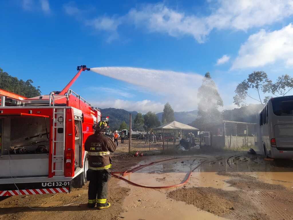 Os Bombeiros Voluntários de Ascurra, Apiúna e Rodeio atenderam: