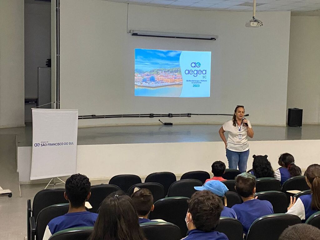 Palestra da Águas de São Francisco do Sul conscientiza sobre a presença das mulheres no saneamento