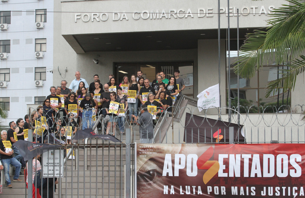 Foto: Carlos Queiroz - DP - Servidores do Foro paralisaram atividades na tarde de sábado