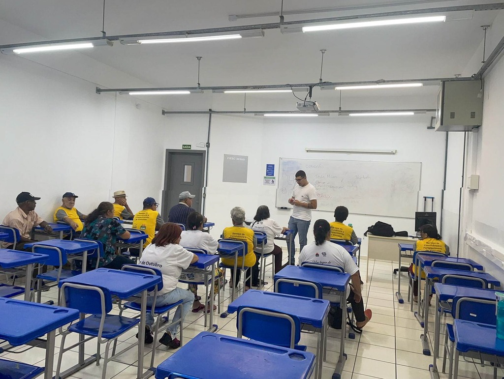 Idosos do Conviva iniciam o Curso “Desvendando o Smartphone”