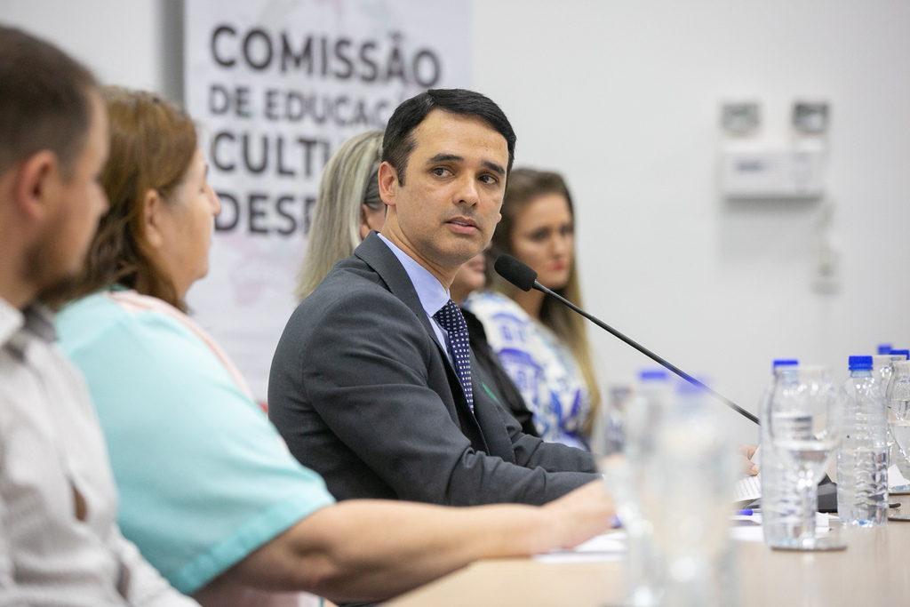 FOTO: Rodolfo Espínola/Agência AL - Deputado Marcos da Rosa (União) presidiu a audiência pública.