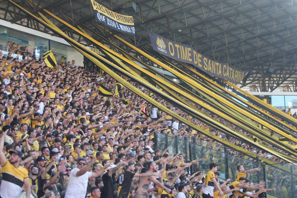 Criciúma vence o Brusque no jogo de ida da decisão