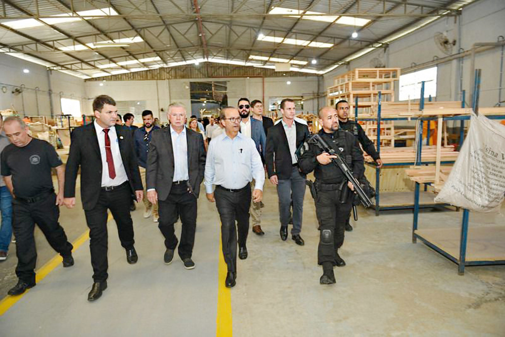 Governador e o deputado Berlanda em visita ao complexo penitenciário da região de Curitibanos