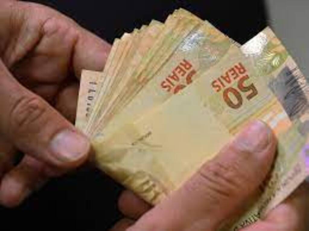 Governador sanciona reajuste de 7,43% no salário mínimo catarinense