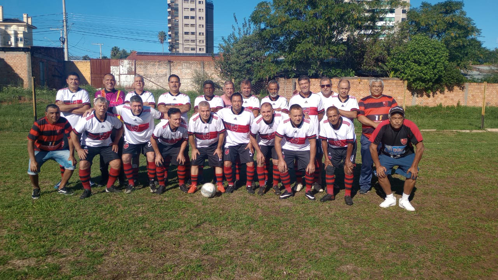 Flamengo vence e enfrenta Uruguaiana na final