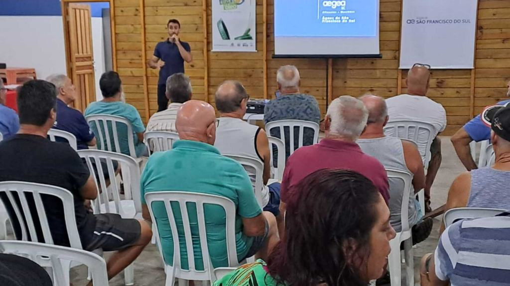 Programa Afluentes da Águas de São Francisco do Sul leva informações para moradores da Praia do Ervino