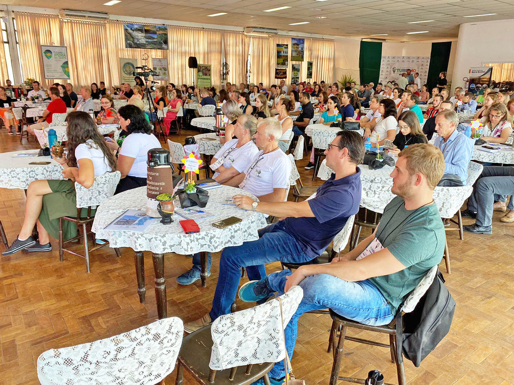 Itapiranga sedia 3º Seminário Regional de Turismo da AMEOSC