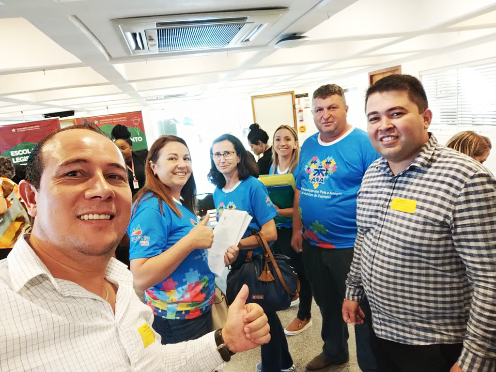 Poder Legislativo de Capinzal participa do:
Lançamento da Frente Parlamentar em Defesa dos Direitos das Pessoas com Transtorno do Espectro Autista